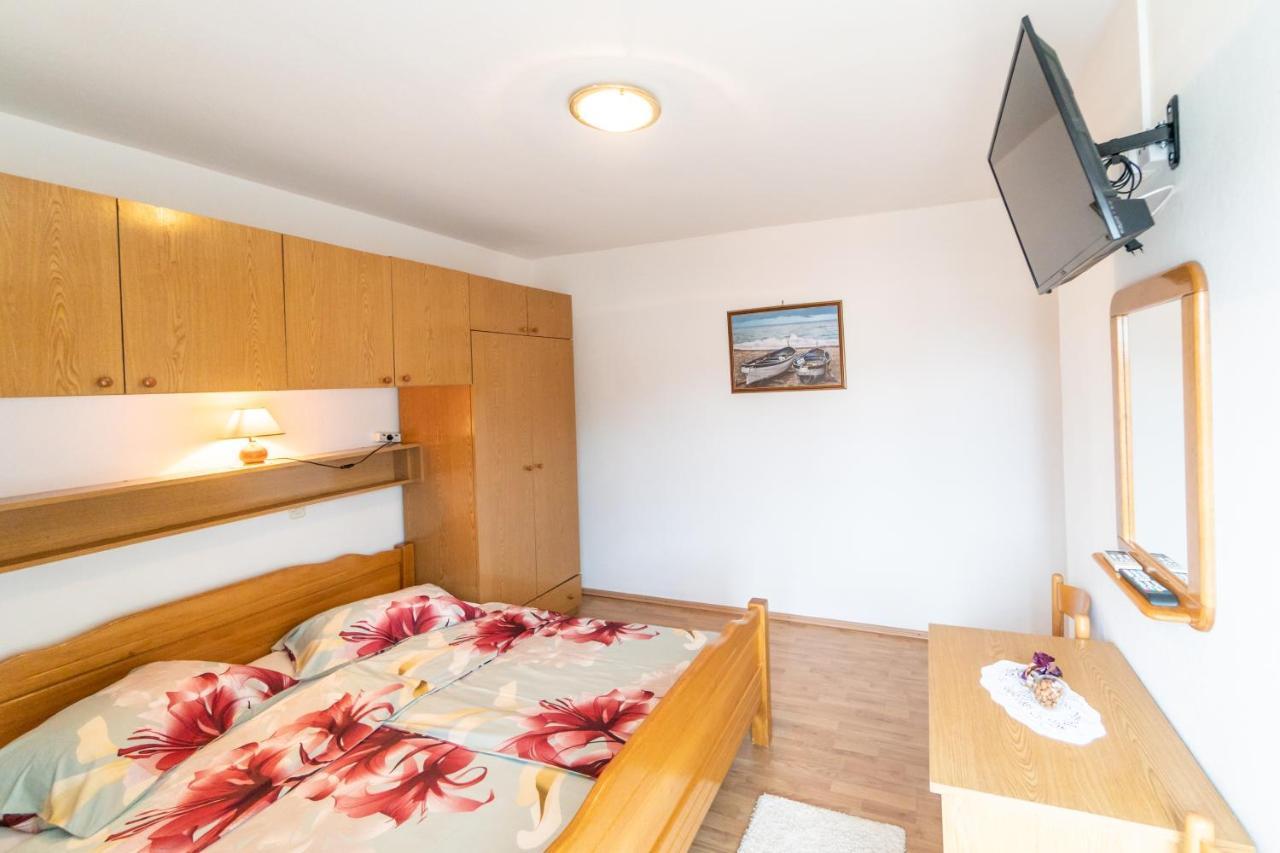 Apartments And Rooms By The Sea Palit, Rab - 5010 Eksteriør bilde