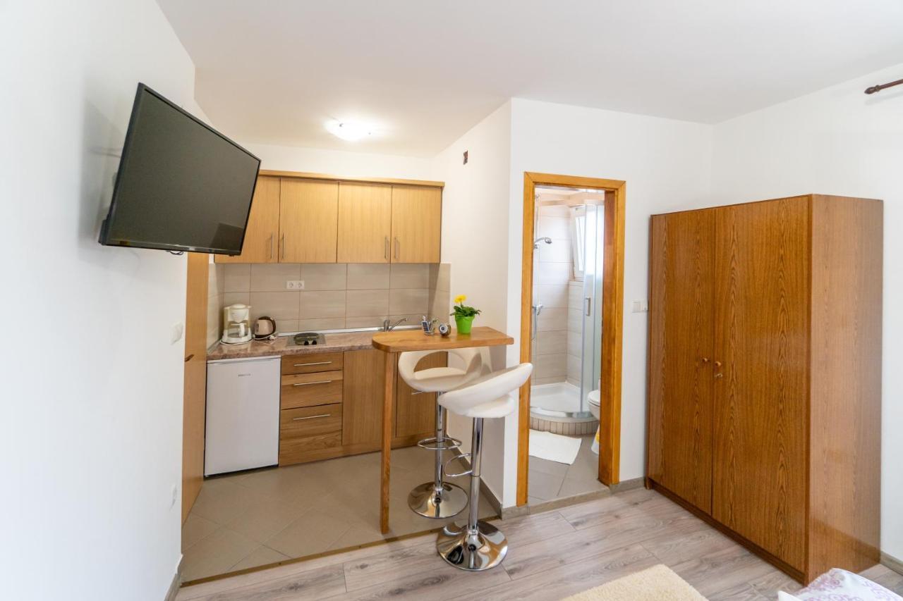 Apartments And Rooms By The Sea Palit, Rab - 5010 Eksteriør bilde