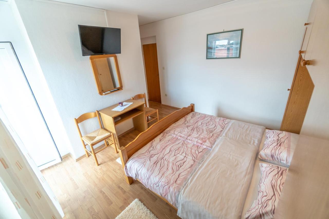 Apartments And Rooms By The Sea Palit, Rab - 5010 Rom bilde