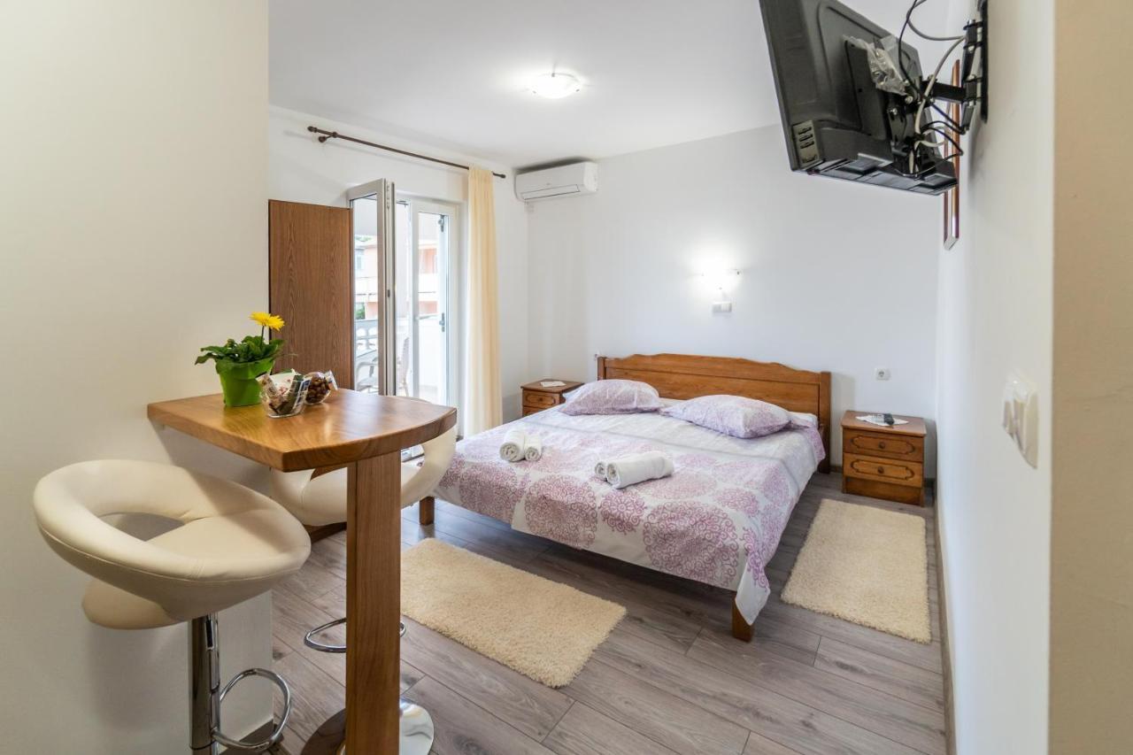 Apartments And Rooms By The Sea Palit, Rab - 5010 Eksteriør bilde