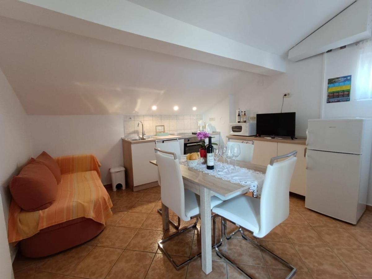 Apartments And Rooms By The Sea Palit, Rab - 5010 Eksteriør bilde